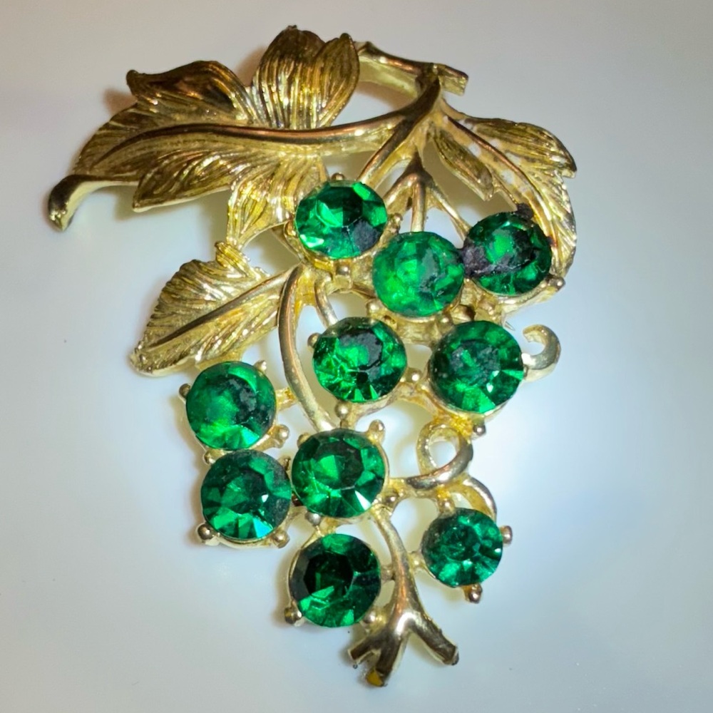 Vintage Signed Coro Green Grapes Gem Gold Leaf Brooch